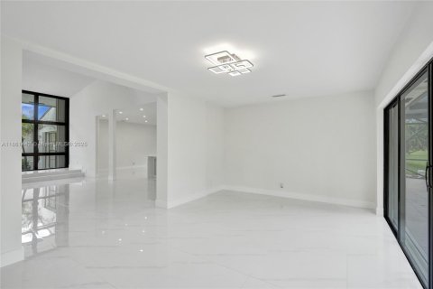 House in Tamarac, Florida 4 bedrooms, 197.7 sq.m. № 1892000 - photo 18