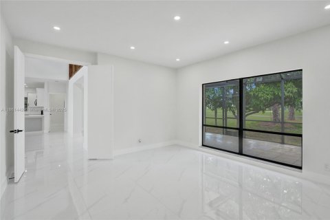 House in Tamarac, Florida 4 bedrooms, 197.7 sq.m. № 1892000 - photo 20