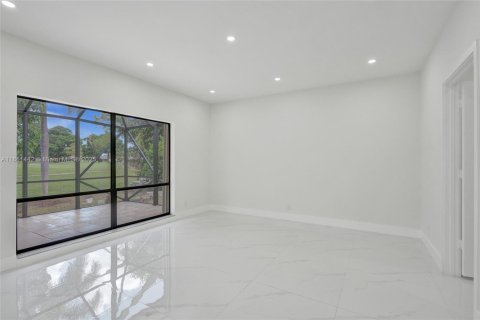 House in Tamarac, Florida 4 bedrooms, 197.7 sq.m. № 1892000 - photo 19