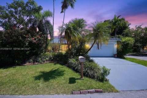 House in Cutler Bay, Florida 4 bedrooms, 154.68 sq.m. № 2244108