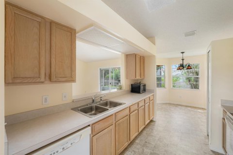 House in Sebastian, Florida 3 bedrooms, 136.47 sq.m. № 2146006 - photo 9
