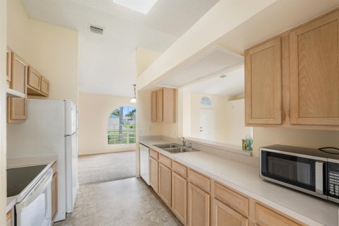 House in Sebastian, Florida 3 bedrooms, 136.47 sq.m. № 2146006 - photo 11