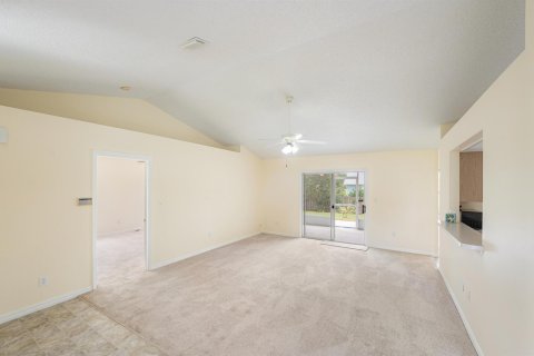 House in Sebastian, Florida 3 bedrooms, 136.47 sq.m. № 2146006 - photo 4