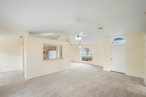 House in Sebastian, Florida 3 bedrooms, 136.47 sq.m. № 2146006 - photo 6
