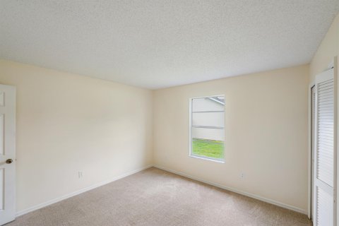 House in Sebastian, Florida 3 bedrooms, 136.47 sq.m. № 2146006 - photo 23