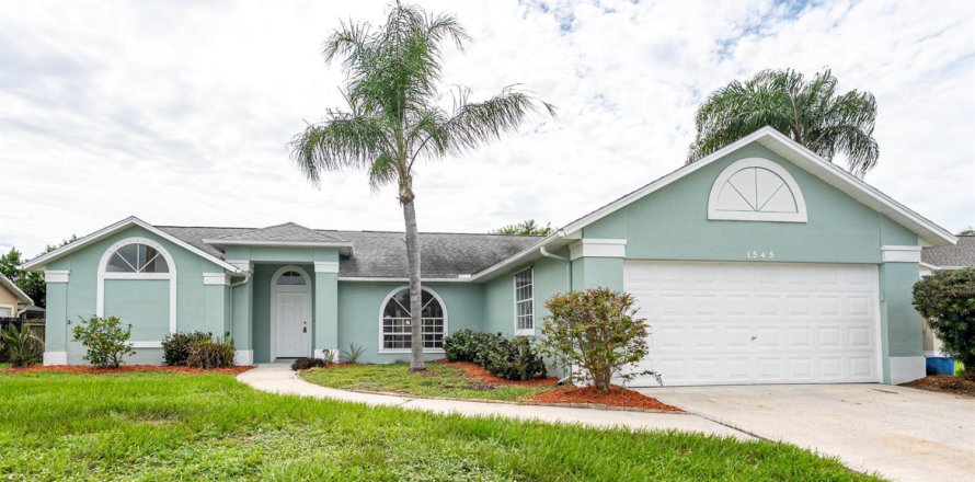 House in Sebastian, Florida 3 bedrooms, 136.47 sq.m. № 2146006