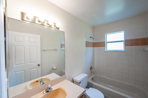House in Sebastian, Florida 3 bedrooms, 136.47 sq.m. № 2146006 - photo 26