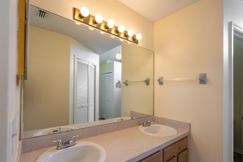 House in Sebastian, Florida 3 bedrooms, 136.47 sq.m. № 2146006 - photo 19