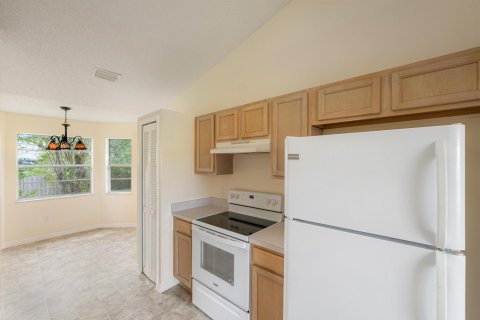 House in Sebastian, Florida 3 bedrooms, 136.47 sq.m. № 2146006 - photo 10
