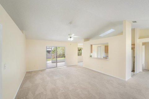 House in Sebastian, Florida 3 bedrooms, 136.47 sq.m. № 2146006 - photo 5