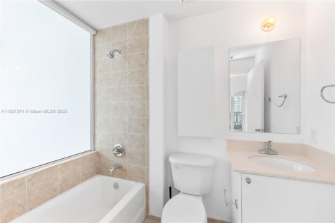 Copropriété à vendre à Miami, Floride: 3 chambres, 128.76 m2 № 1974148 - photo 28