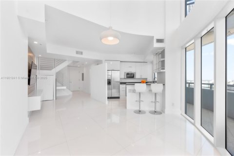 Copropriété à vendre à Miami, Floride: 3 chambres, 128.76 m2 № 1974148 - photo 17