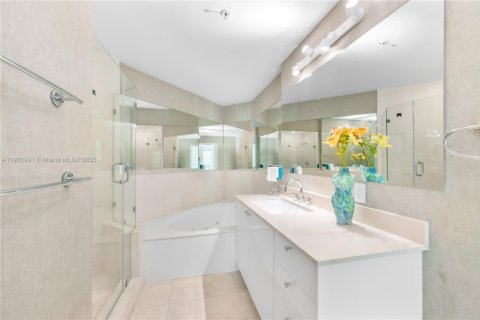 Copropriété à vendre à Miami, Floride: 3 chambres, 128.76 m2 № 1974148 - photo 10