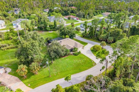 House in North Port, Florida 4 bedrooms, 208.94 sq.m. № 2339500 - photo 5