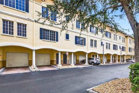 Touwnhouse à vendre à Tampa, Floride: 2 chambres, 114.64 m2 № 1903846 - photo 2