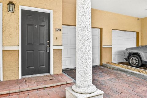 Touwnhouse à vendre à Tampa, Floride: 2 chambres, 114.64 m2 № 1903846 - photo 3