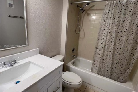 Снять в аренду кондоминиум в Помпано-Бич, Флорида 1 спальня, 58.81м2, № 1965004 - фото 3