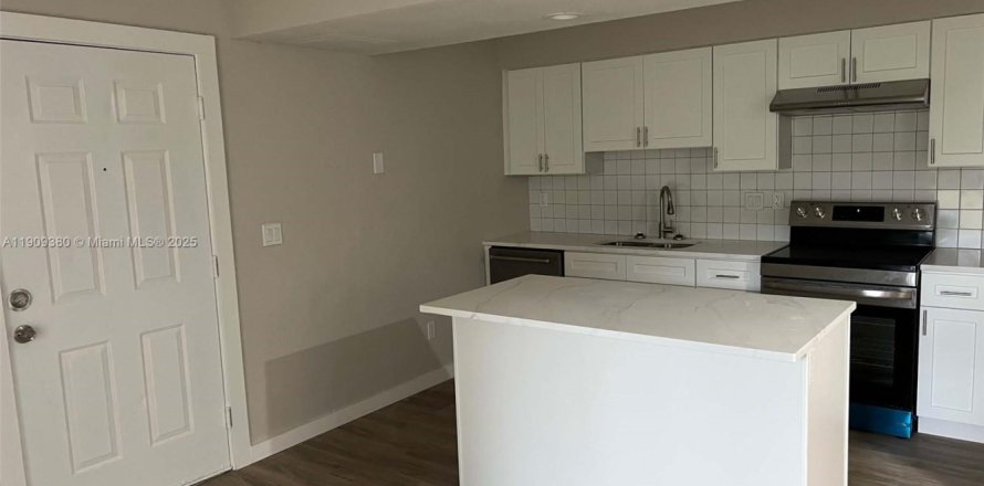 Кондоминиум с 1 спальней в Помпано-Бич, Флорида № 1965004