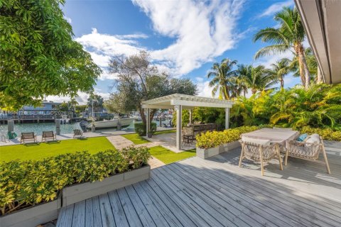 House in Miami Beach, Florida 3 bedrooms, 195.47 sq.m. № 2003007 - photo 25