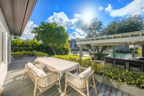 House in Miami Beach, Florida 3 bedrooms, 195.47 sq.m. № 2003007 - photo 21