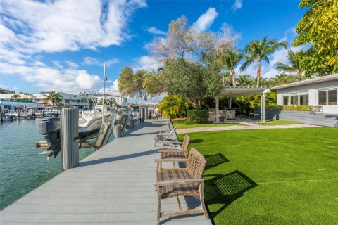 House in Miami Beach, Florida 3 bedrooms, 195.47 sq.m. № 2003007 - photo 24