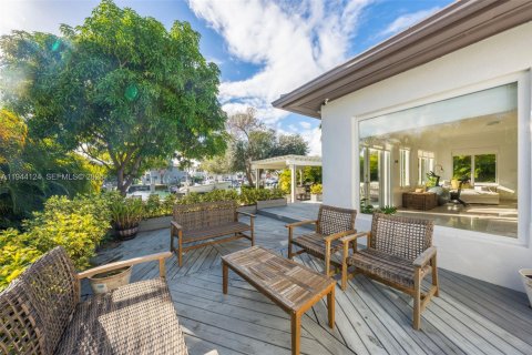 House in Miami Beach, Florida 3 bedrooms, 195.47 sq.m. № 2003007 - photo 26