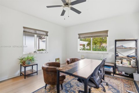 House in Miami Beach, Florida 3 bedrooms, 195.47 sq.m. № 2003007 - photo 15