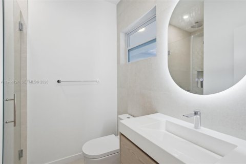 House in Miami Beach, Florida 3 bedrooms, 195.47 sq.m. № 2003007 - photo 17