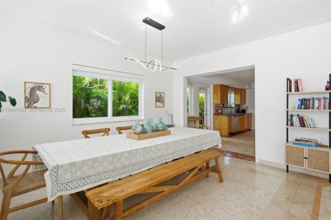 House in Miami Beach, Florida 3 bedrooms, 195.47 sq.m. № 2003007 - photo 6