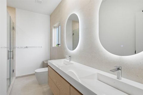 House in Miami Beach, Florida 3 bedrooms, 195.47 sq.m. № 2003007 - photo 20