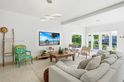 House in Miami Beach, Florida 3 bedrooms, 195.47 sq.m. № 2003007 - photo 3
