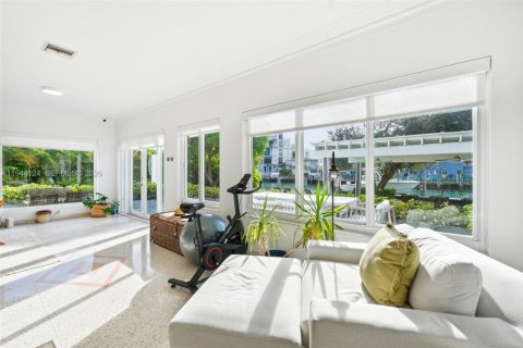 House in Miami Beach, Florida 3 bedrooms, 195.47 sq.m. № 2003007 - photo 7