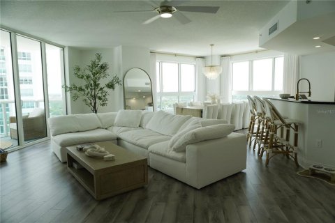 Condo in Holly Hill, Florida, 3 bedrooms № 2234069