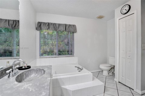 House in Loxahatchee Groves, Florida 4 bedrooms, 199.28 sq.m. № 2257554 - photo 25