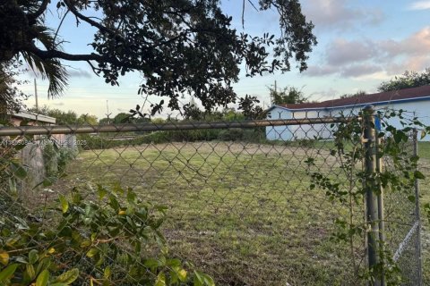 Commercial property in Opa-locka, Florida № 1887574 - photo 3