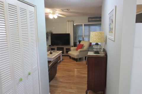 Townhouse in New Port Richey, Florida 1 bedroom, 67.17 sq.m. № 2376691 - photo 9