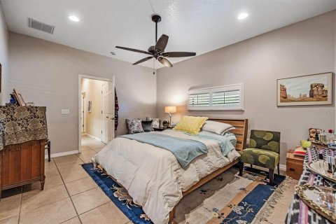 Villa ou maison à vendre à New Port Richey, Floride: 2 chambres, 194.17 m2 № 2140327 - photo 15