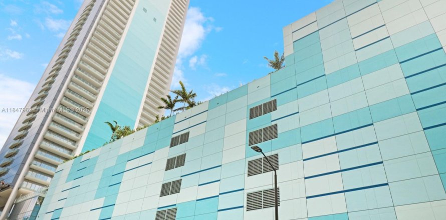 Кондоминиум с 3 спальнями в Майами, Флорида № 2016510