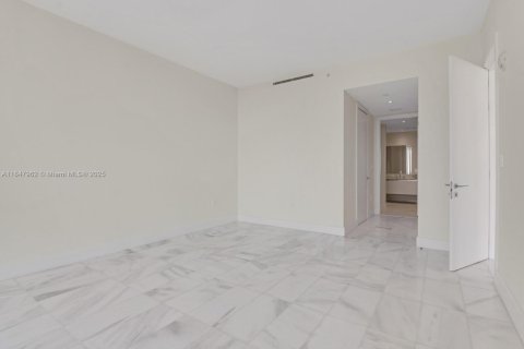Купить кондоминиум в Майами, Флорида 3 спальни, 219.99м2, № 2016510 - фото 13