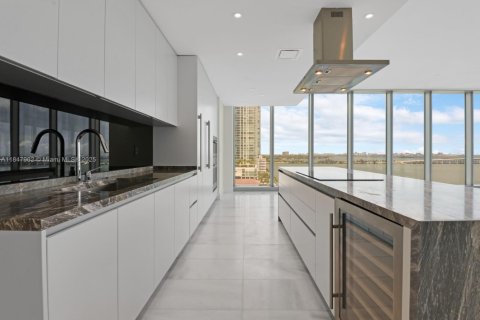 Купить кондоминиум в Майами, Флорида 3 спальни, 219.99м2, № 2016510 - фото 3