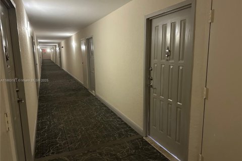Снять в аренду кондоминиум в Халландейл-Бич, Флорида 1 спальня, 99.87м2, № 1890351 - фото 24