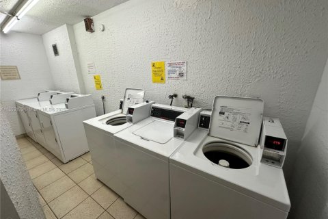 Снять в аренду кондоминиум в Халландейл-Бич, Флорида 1 спальня, 99.87м2, № 1890351 - фото 25