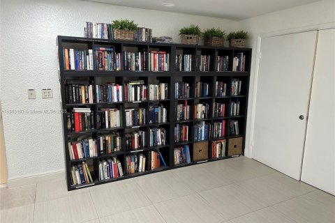 Снять в аренду кондоминиум в Халландейл-Бич, Флорида 1 спальня, 99.87м2, № 1890351 - фото 29