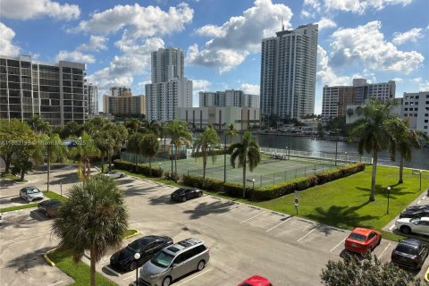 Снять в аренду кондоминиум в Халландейл-Бич, Флорида 1 спальня, 99.87м2, № 1890351 - фото 7