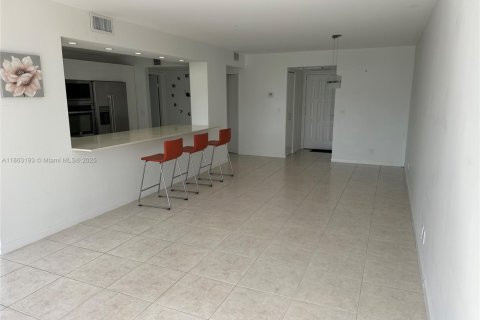 Снять в аренду кондоминиум в Халландейл-Бич, Флорида 1 спальня, 99.87м2, № 1890351 - фото 8