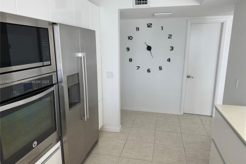 Снять в аренду кондоминиум в Халландейл-Бич, Флорида 1 спальня, 99.87м2, № 1890351 - фото 15