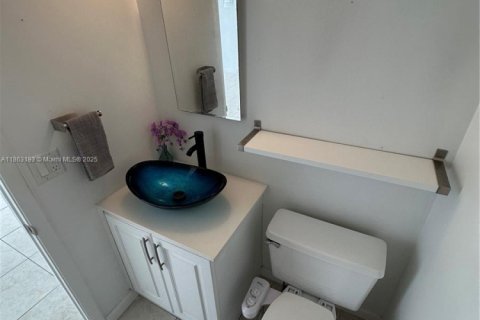 Снять в аренду кондоминиум в Халландейл-Бич, Флорида 1 спальня, 99.87м2, № 1890351 - фото 13