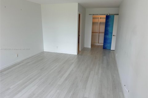 Снять в аренду кондоминиум в Халландейл-Бич, Флорида 1 спальня, 99.87м2, № 1890351 - фото 17