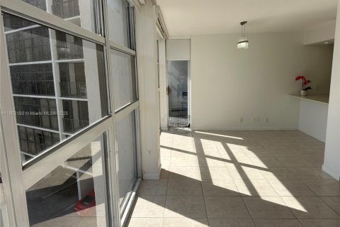 Снять в аренду кондоминиум в Халландейл-Бич, Флорида 1 спальня, 99.87м2, № 1890351 - фото 5