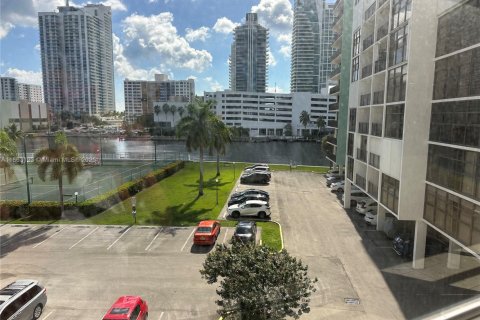 Снять в аренду кондоминиум в Халландейл-Бич, Флорида 1 спальня, 99.87м2, № 1890351 - фото 6